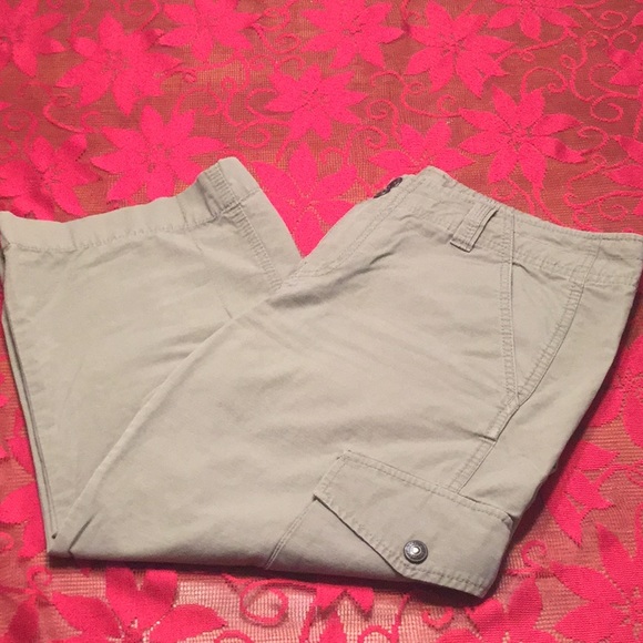 Gap Adventure Cargo Capris - Picture 8 of 8